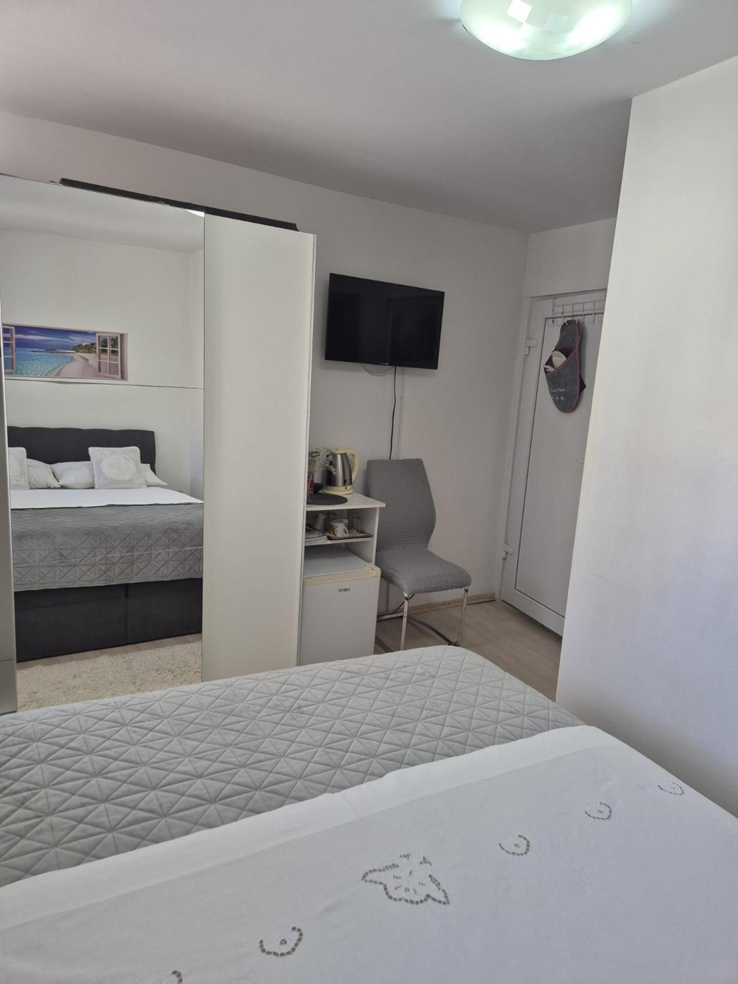 Room Near The Center Split Luaran gambar