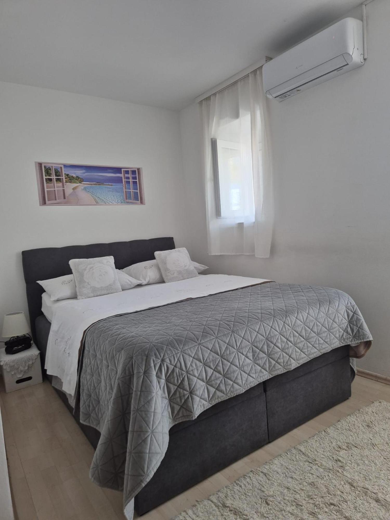 Room Near The Center Split Luaran gambar